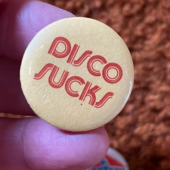 Vintage British badges pin bundle from England 1980. Rock punk mod attitude - Picture 3 of 11